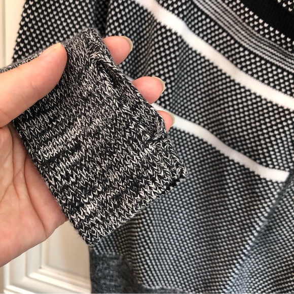 Ivivva by Lululemon girl’s cardigan sweater - Picture 3 of 9